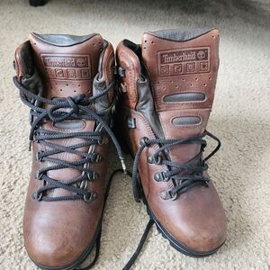 Vintage women's timberland world hiker, boot size 8.